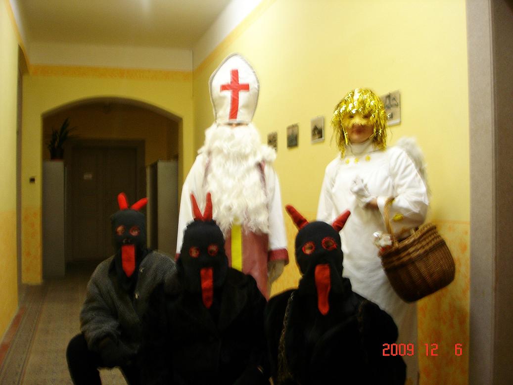 Mikul s erty nadloval
